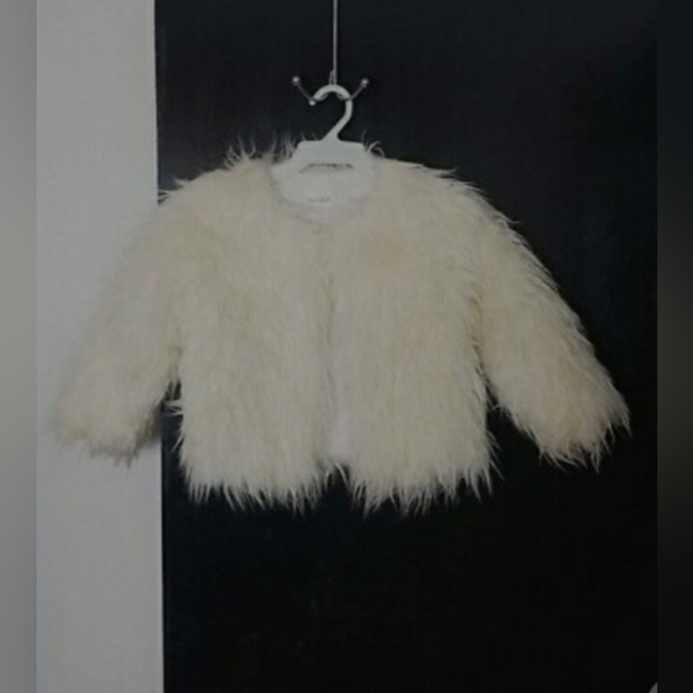 Cat And Jack IVORY FAUX fur Coat Jacket Girl 4 / 5 - Picture 1 of 4